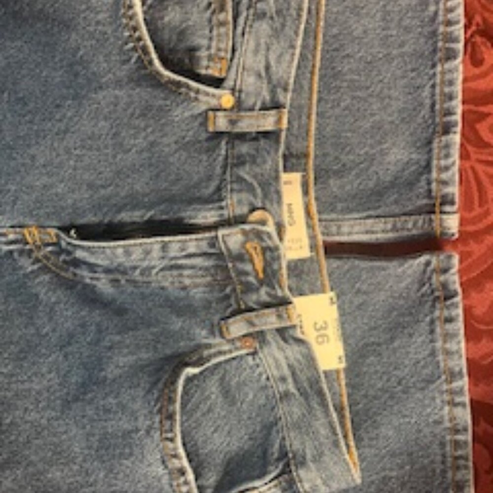 New Mango jeans size 04 (USA). Straight. Mid Waist. Regular Fit. Full length.